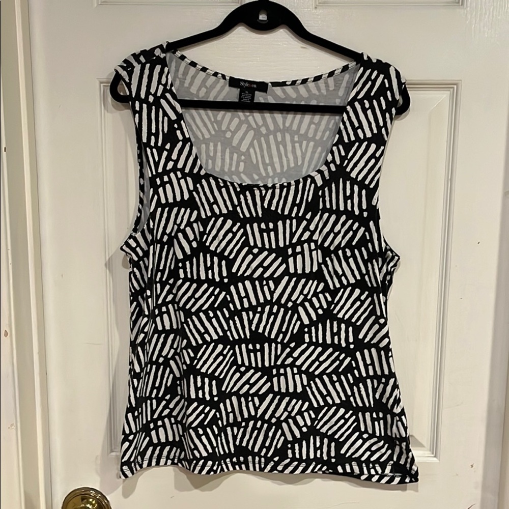 Black and White Sleeveless Tee size XL